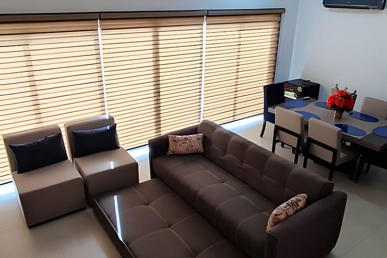 Lovely 2-bedroom condo near the Boardwalk